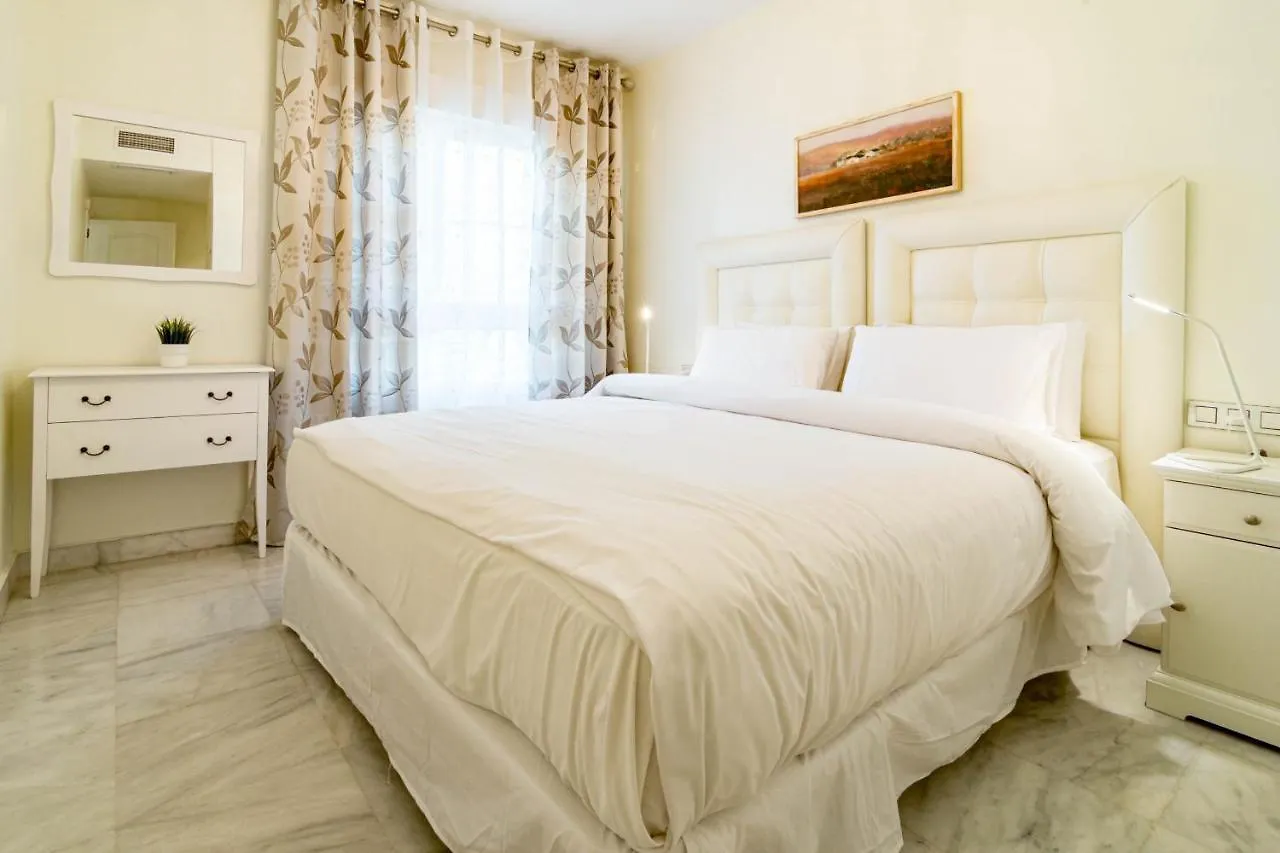 Ade10- Front Line Beach San Pedro By Roomservices Marbella